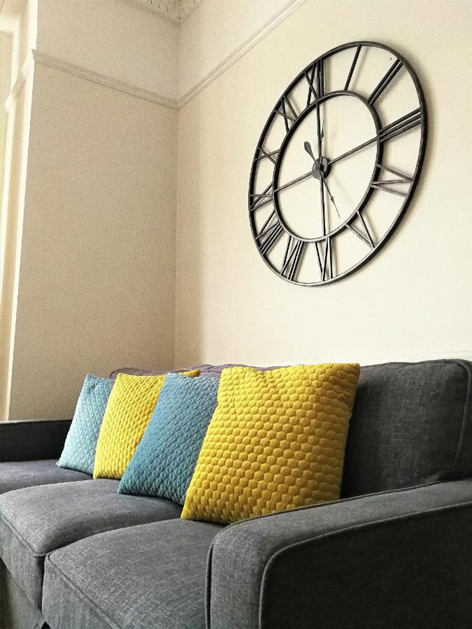 Peaceful & Pretty 2 Bedroom Flat Near Clifton
